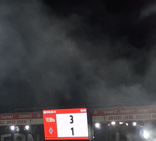 Auf dem Foto sieht man eine digitale Toranzeige des Spiels Union gegen Mönchengladbach